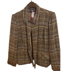 Sag Harbor Brown Blazer with Tailored Silhouette and Classic Design